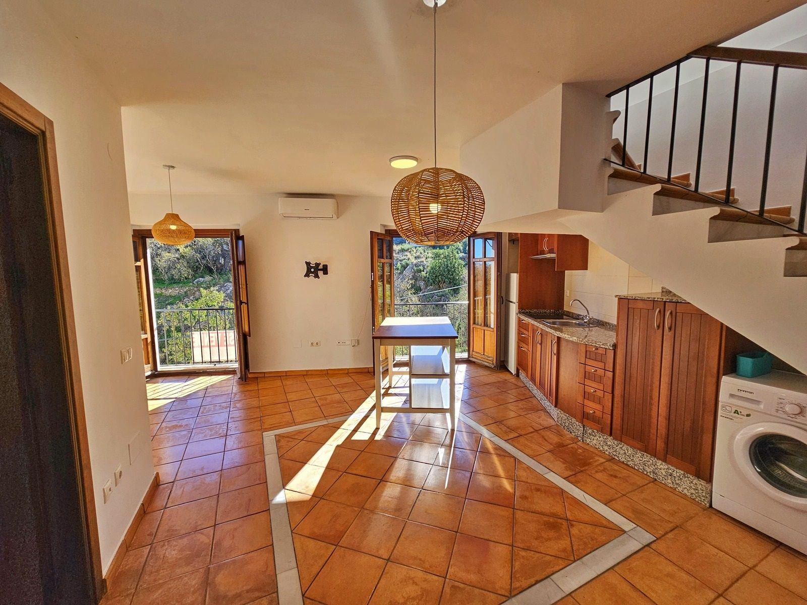 Penthouse for sale in Monda with pool and garage